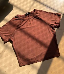 🐻Body  hug crop tee