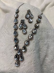 Sparkling Tear Drop Necklace &amp; Earring Set