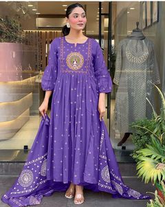 klosia Women Rayon Printed Anarkali kurta Set with