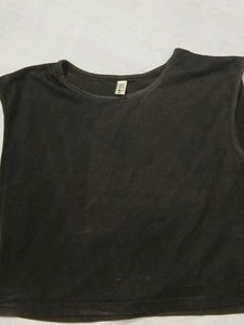 Sleeveless Black crop top