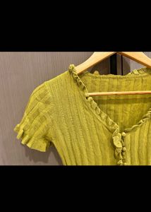 ruffled top 💚