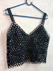Trendy See-through Lace Crop Top Black 🖤