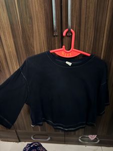 new H&M black crop top