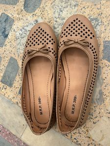 Chic Beige Ballet Flats with Bow Detail