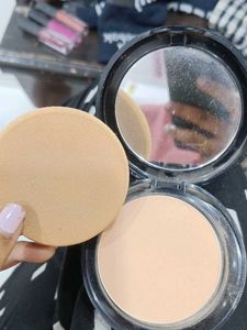 Lakme Face Compact