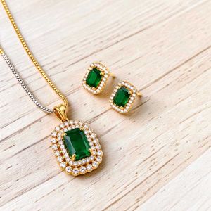 Elegant Emerald & Diamond Necklace Set