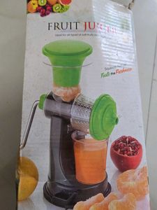 Manual Fruit Juicer for Soft Fruits