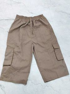 Men's Cargo Capris.  length 26 inch.and 5 po