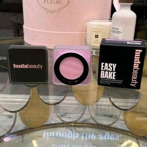 Huda Beauty Easy Bake Loose &amp; Setting Powder