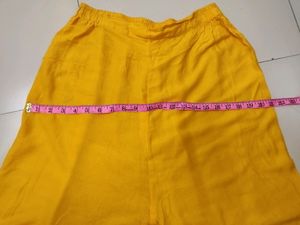 🟡 Yellow Pants👖