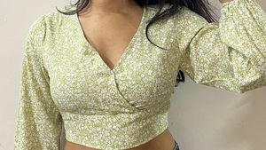 Floral Print V-Neck Crop Top