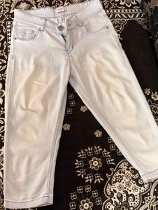 Light Wash Capri Jeans