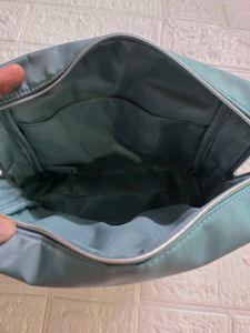 gucci beauty pouch