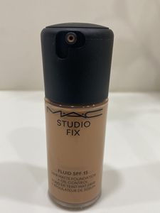 MAC Studio Fix Fluid SPF 15 Foundation
