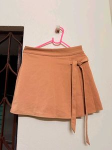 y2k tan mini skirt with built-in shorts🫶🏼