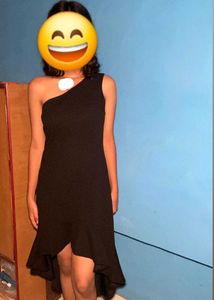 Chic One-Shoulder Ruffle Dress