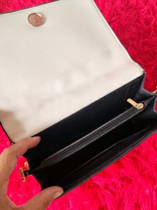 Chic Cream Crossbody Bag with Gold Chain