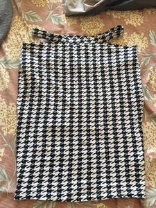 Houndstooth Print Skirt