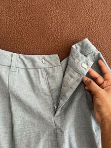 H&amp;M gray pleated skirt