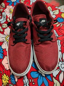 Maroon Nike Casual Shoes
