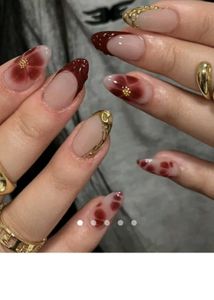 Savana New Flowers & Gold Details Artificial Nails