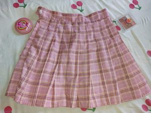 cute pink plaid pleated skirt!