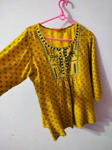 Yellow Printed Top 💛⭐