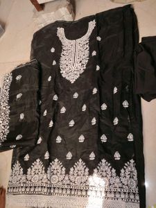 ✨Elegant Black unstitched Embroidered Kurta Set🖤