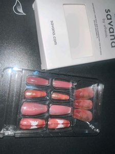 Savana press on Nails with freebies