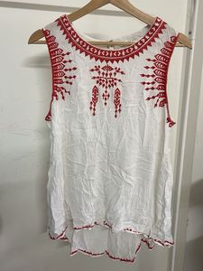 White Embroidered Sleeveless Kurta