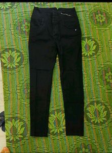 Black High-Waisted Skinny Jeans