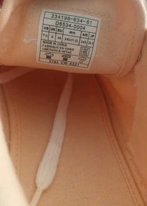 Selling Levi's Branded