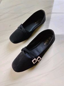 Elegant Black Flats with Rhinestone Buckle
