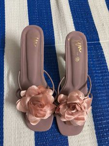 Chic Women's Floral Embellished Flat Sandals