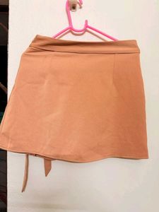 y2k tan mini skirt with built-in shorts🫶🏼