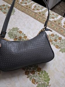 Chic Grey Textured Shoulder Bag with Gold Chain