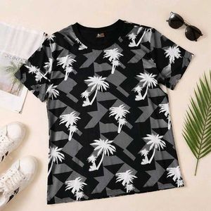Stylish Palm Tree Print T-Shirt