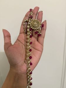 Exquisite Kundan Maang Tikka with Pearls