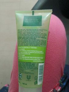 Simple Refreshing Facial Wash