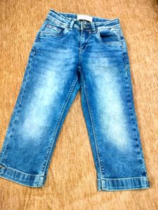 Stylish Blue Denim Capris
