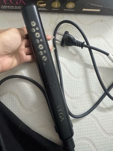 Vega Keratin Glow Hair Straightener
