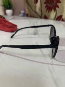 Stylish Black Cat-Eye Sunglasses