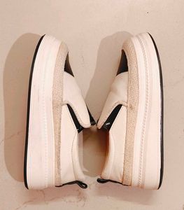 Very Stylish Casual Shoe like ⚽