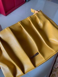 Fastrack shoulder bag - Mustard Yellow