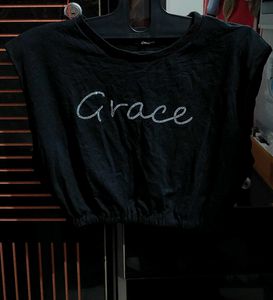 Black Cropped Graphic T-Shirt "Grace"