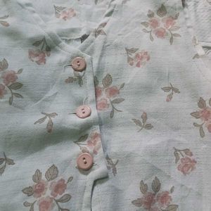 Floral Print Sleeveless Blouse.