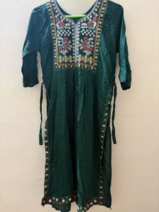 Embroidered Green Naira Cut Kurta Pant S