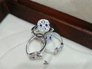 Elegant Pure Silver &amp; Blue Stone Toe Rings Set