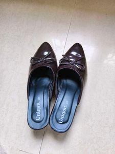 bow heels