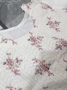 White Floral Embroidered Kurta